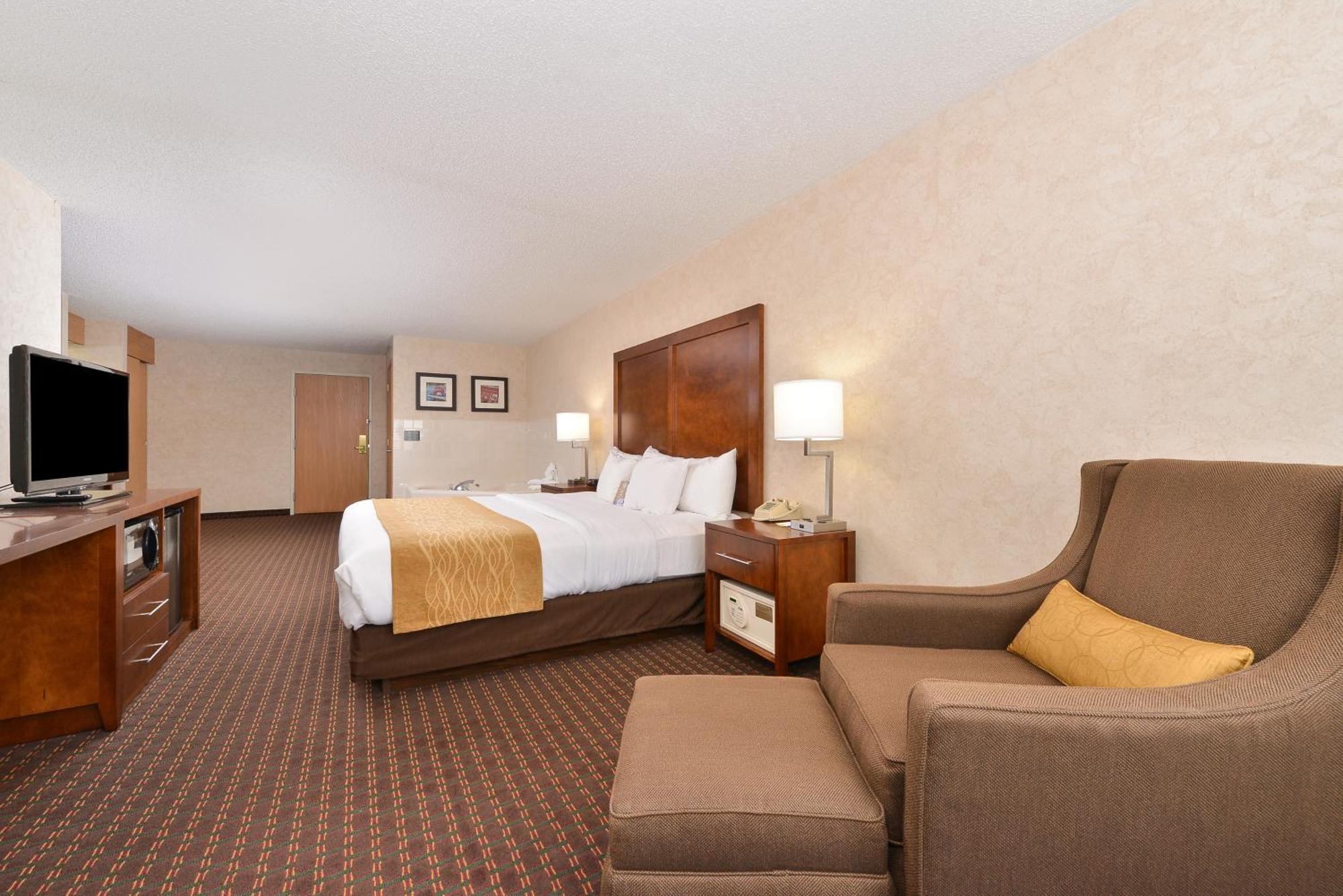 Comfort Inn & Suites Riverview Near Davenport And I-80 Le Claire Habitación foto
